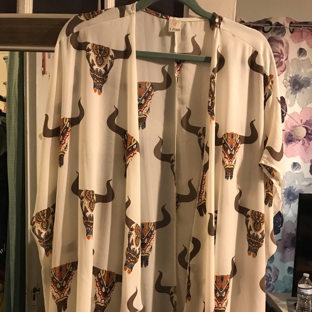 Cardigan patterned with Cow skulls